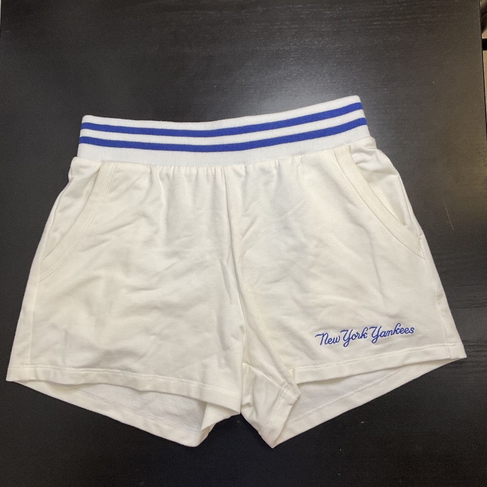 Women's Lusso New York Yankees White Tri-Blend Pocket Shorts